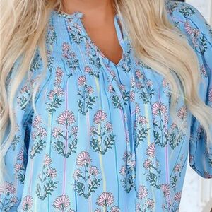 Chic Floral Blue Blouse with Puff Sleeves. NWT